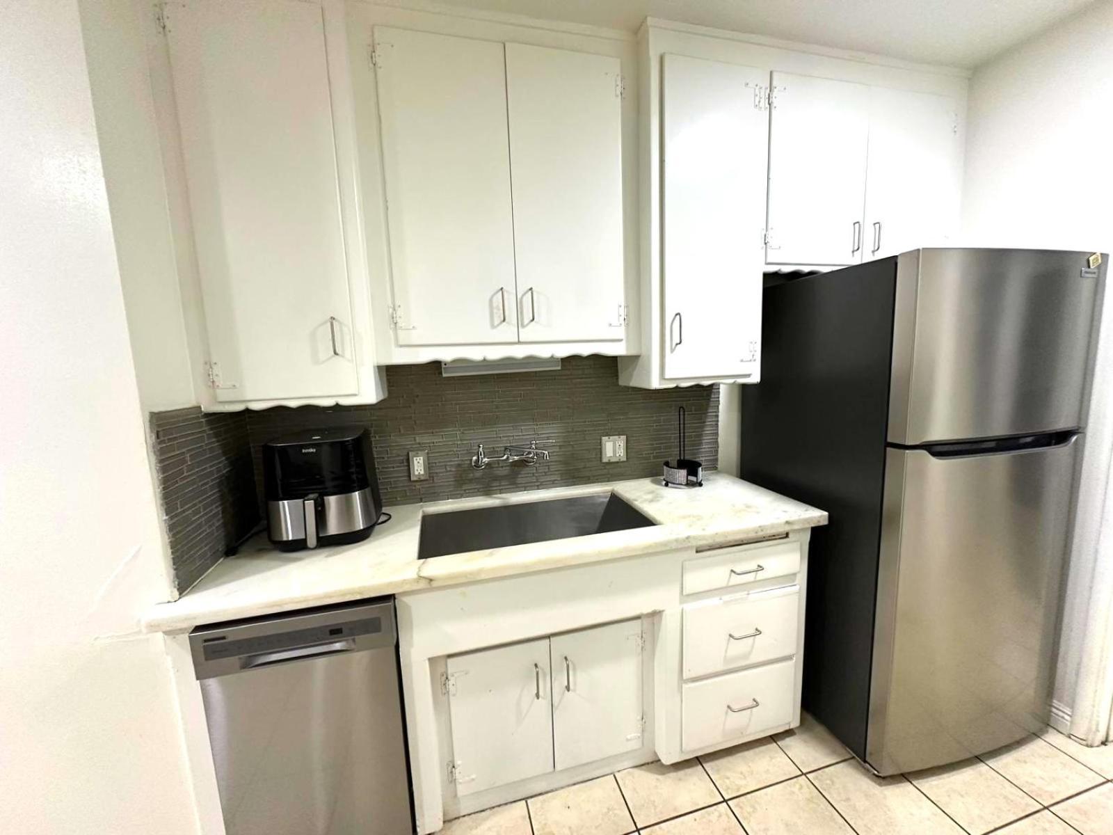Cozy 3br With Pool, Yard, Garage, And 80 Inch Tv! Hébergement de vacances Los Angeles