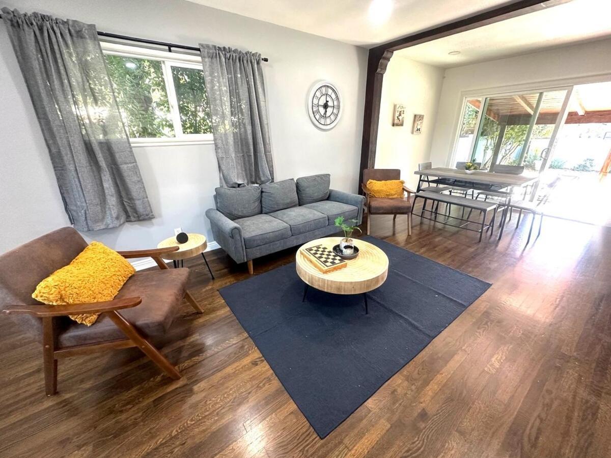 Cozy 3br With Pool, Yard, Garage, And 80 Inch Tv! Hébergement de vacances Los Angeles