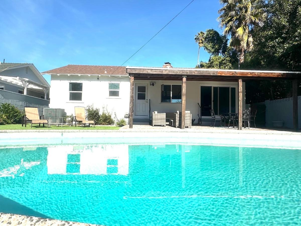 Hébergement de vacances Cozy 3br With Pool, Yard, Garage, And 80 Inch Tv! Los Angeles